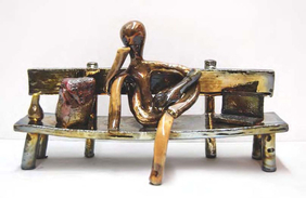 andrea viviani, viviani artista, pittura, scultura, ragazzo su panchina, ceramica raku